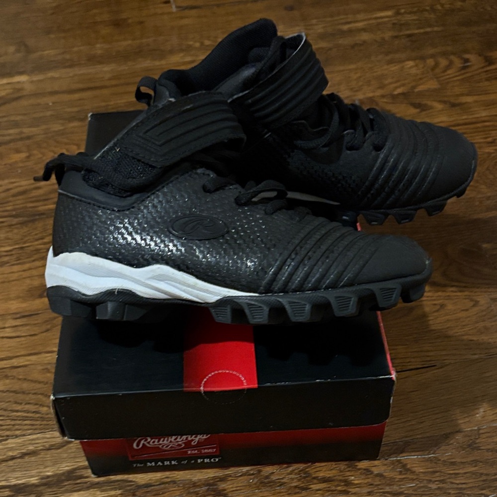 ✨BRAND NEW Rawlings Kids Black Athletic mid Cleats with Strap size 13✨